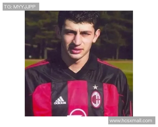 顶级足球明星球员的传奇人生与赛场背后的故事揭秘